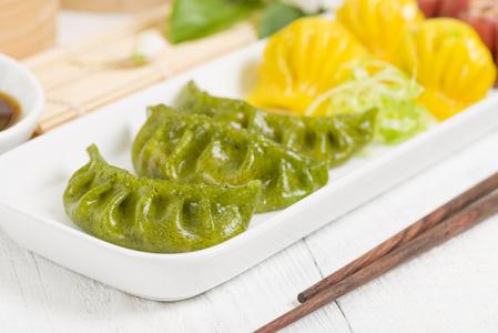Cô gái trầm cảm nhảy cầu được tìm thấy tại đoạn sông đầy lục bình, cỏ dại -0